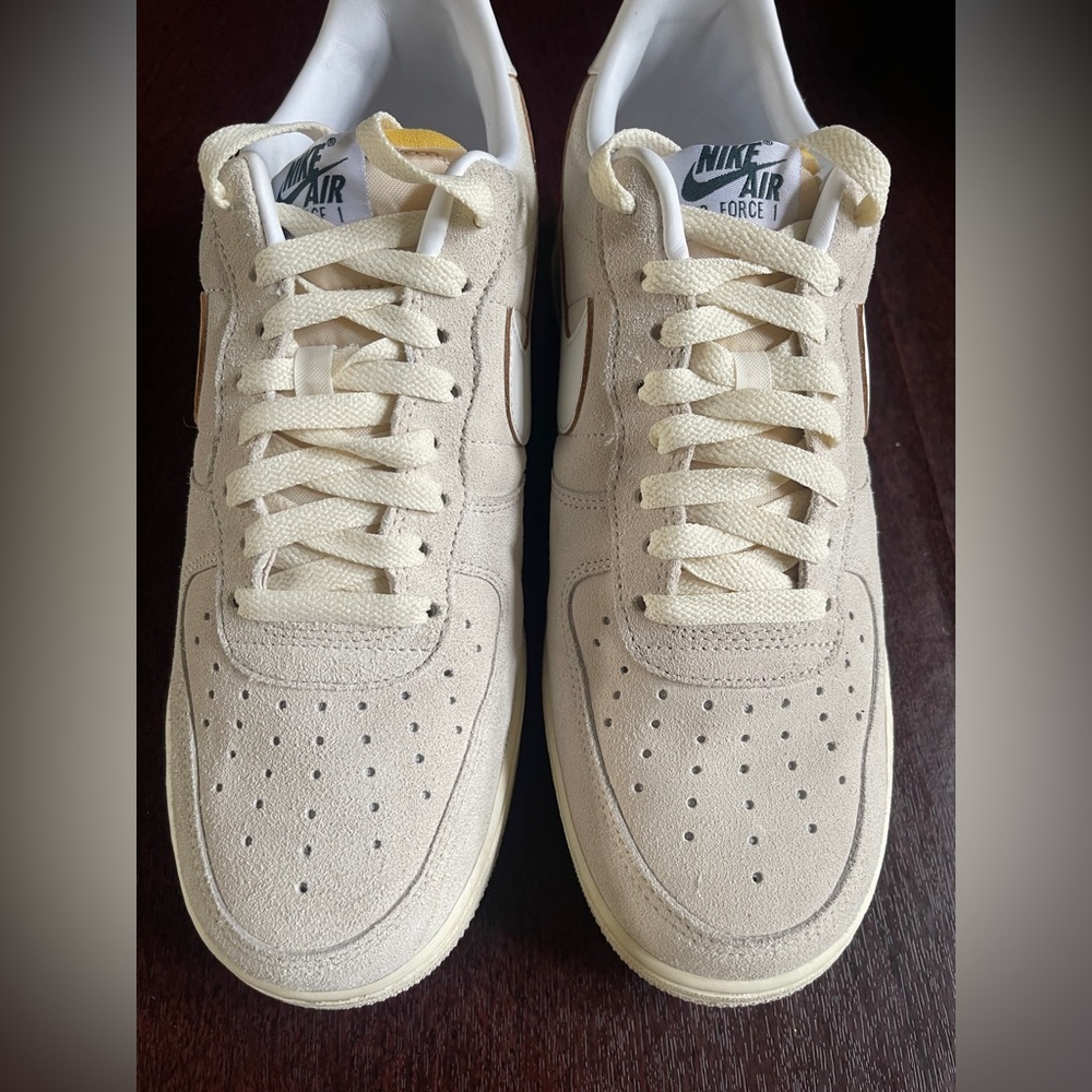 Nike Men's Cream Sneakers NEW never worn. Size 10